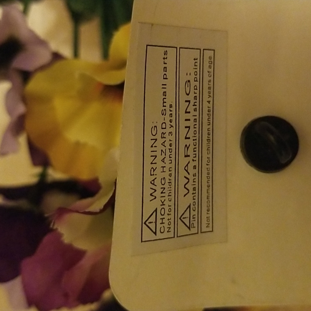 RELIGIOUS PINS - Picture 4 of 4